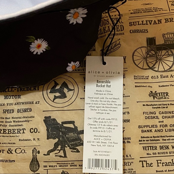 Alice & Olivia x FABFITFUN Reversible Bucket Hat - Picture 4 of 4